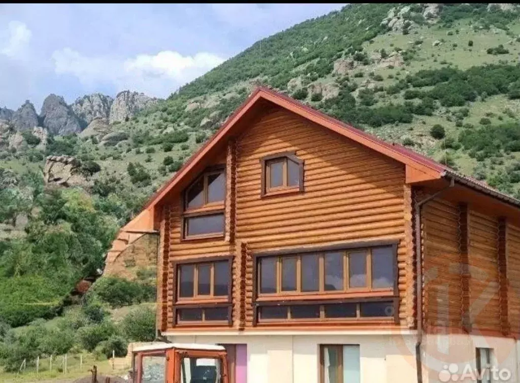Дом в Крым, Алушта муниципальный округ, с. Лучистое ул. Смешная, 3 ... - Фото 0