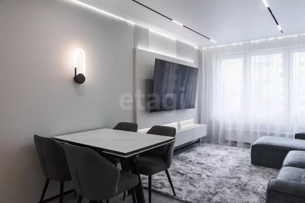 2-к кв. Тюменская область, Тюмень ул. 50 лет Октября, 57Бк2 (70.0 м) - Фото 1