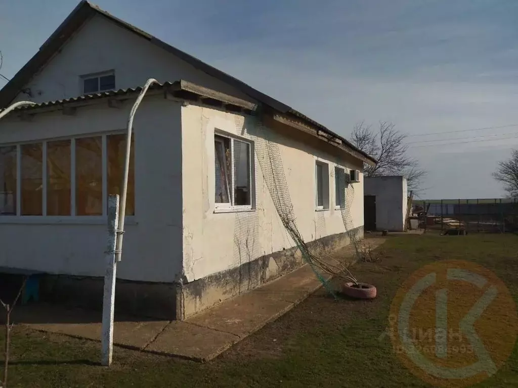 Дом в Крым, Сакский район, Добрушинское с/пос, с. Известковое ул. 40 ... - Фото 1