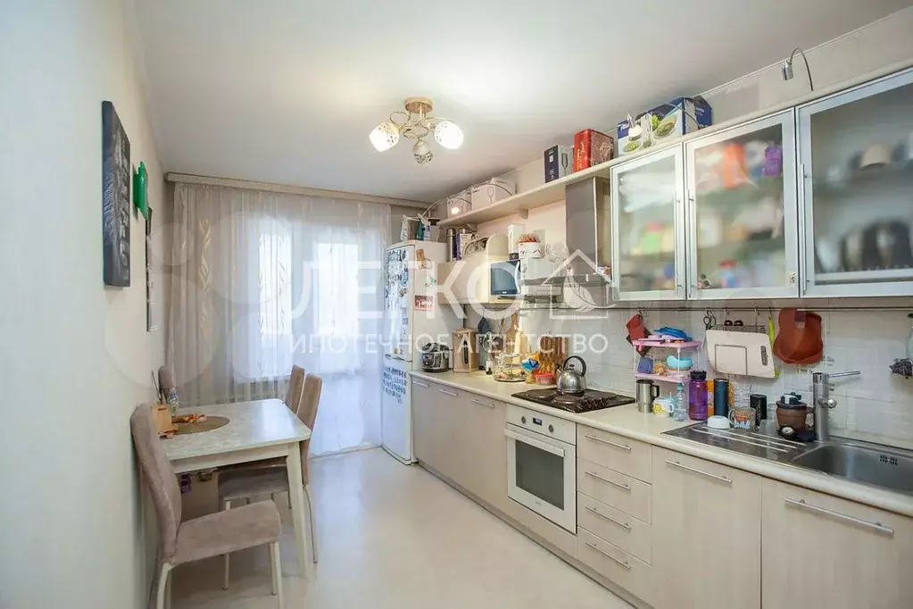 2-к. квартира, 60 м, 1/9 эт. - Фото 1