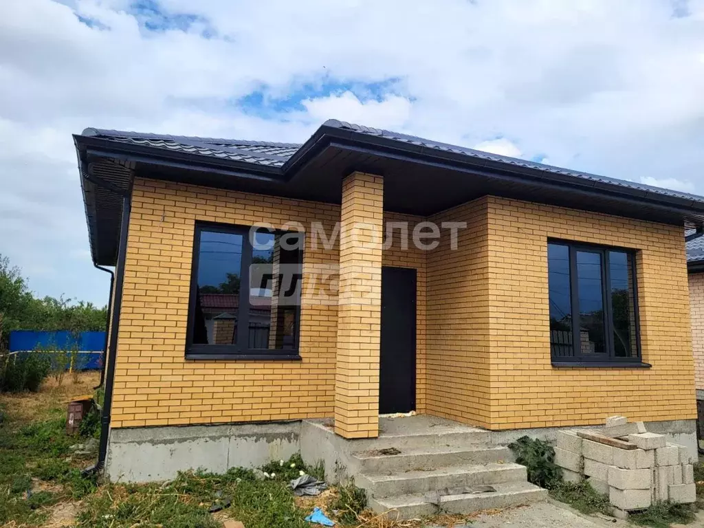 Дом в Краснодарский край, Абинск Комсомольский просп. (80 м) - Фото 1