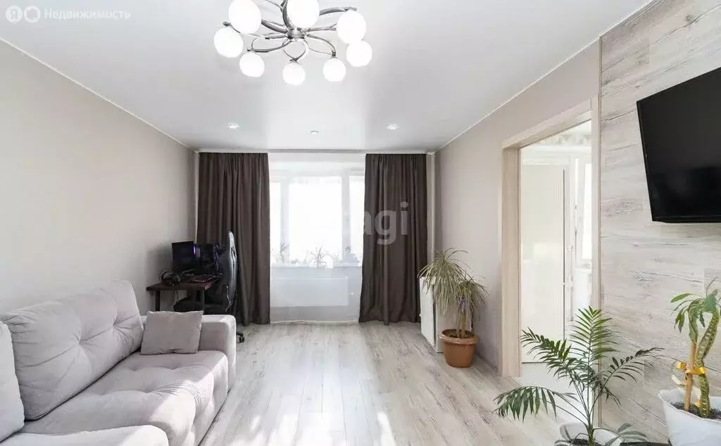 2-комнатная квартира: Тюмень, улица Александра Митинского, 7 (58 м) - Фото 2