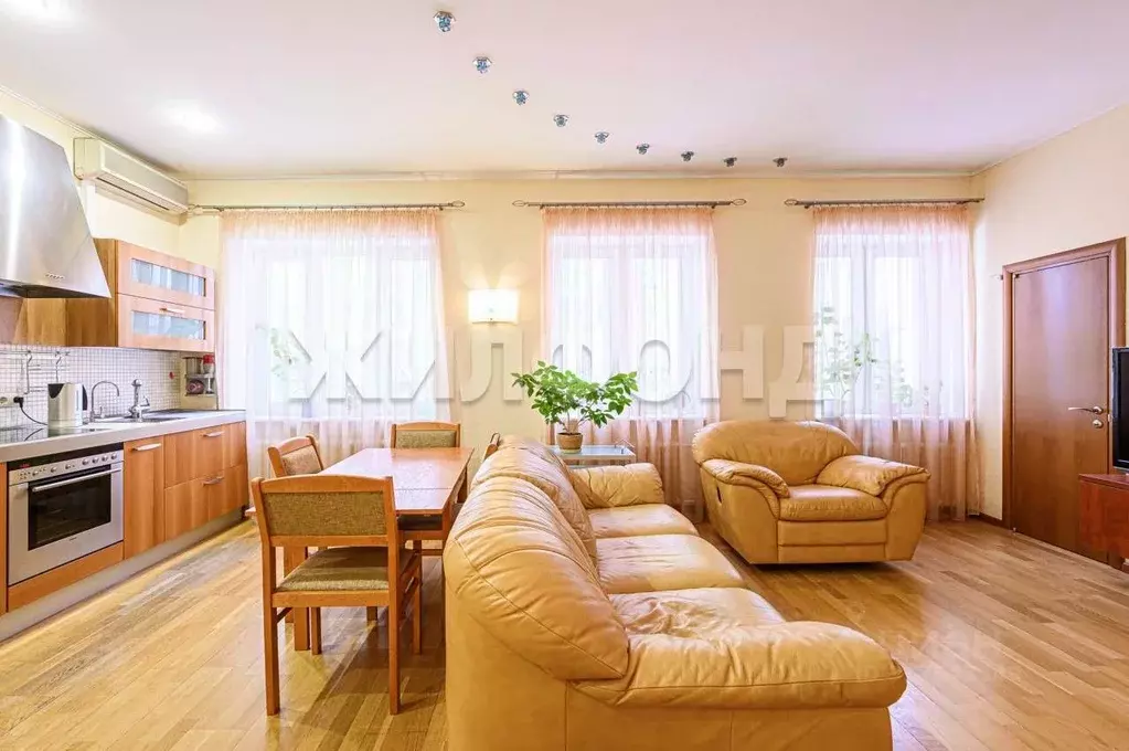 4-к кв. Новосибирская область, Новосибирск Коммунистическая ул., 26 ... - Фото 1