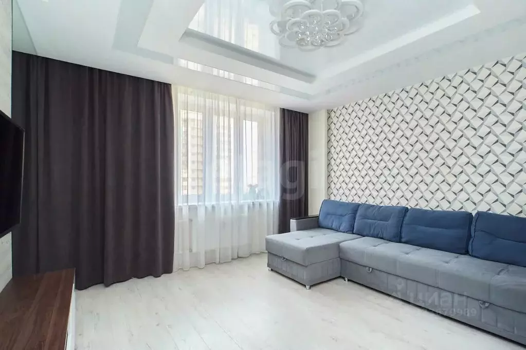 3-к кв. Тюменская область, Тюмень ул. Тимофея Чаркова, 81 (73.0 м) - Фото 1