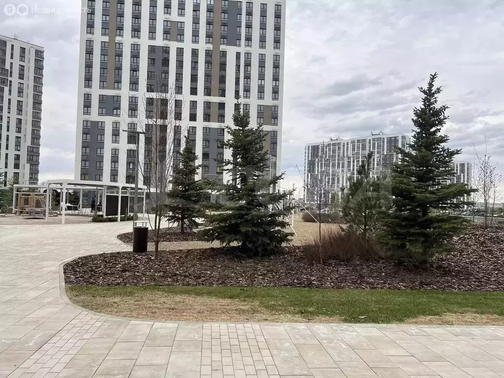 3-комнатная квартира: Тюмень, улица Фармана Салманова, 15 (82.4 м) - Фото 0