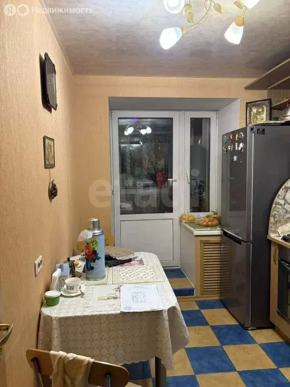 3-комнатная квартира: Киров, улица Защитников Отечества, 111 (64 м) - Фото 2