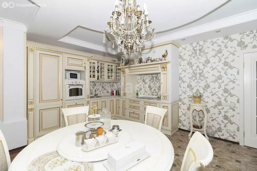 1-комнатная квартира: Тюмень, улица 8 Марта, 2 (122 м) - Фото 2