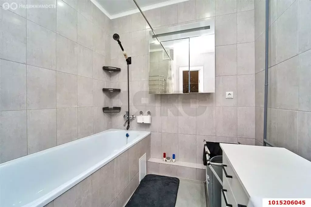 2-комнатная квартира: Краснодар, улица Западный Обход, 39/1к7 (75 м) - Фото 1