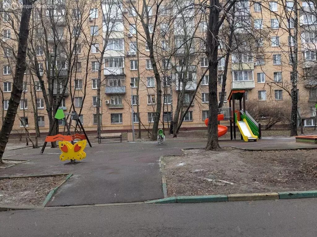 3-комнатная квартира: Москва, улица Маршала Бирюзова, 9 (56 м) - Фото 1