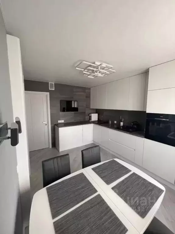 2-к кв. Татарстан, Казань ул. Фатыха Амирхана, 5 (55.0 м) - Фото 1