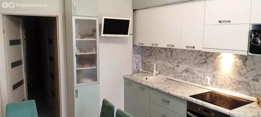 3-комнатная квартира: Екатеринбург, улица Краснолесья, 147 (79 м) - Фото 2