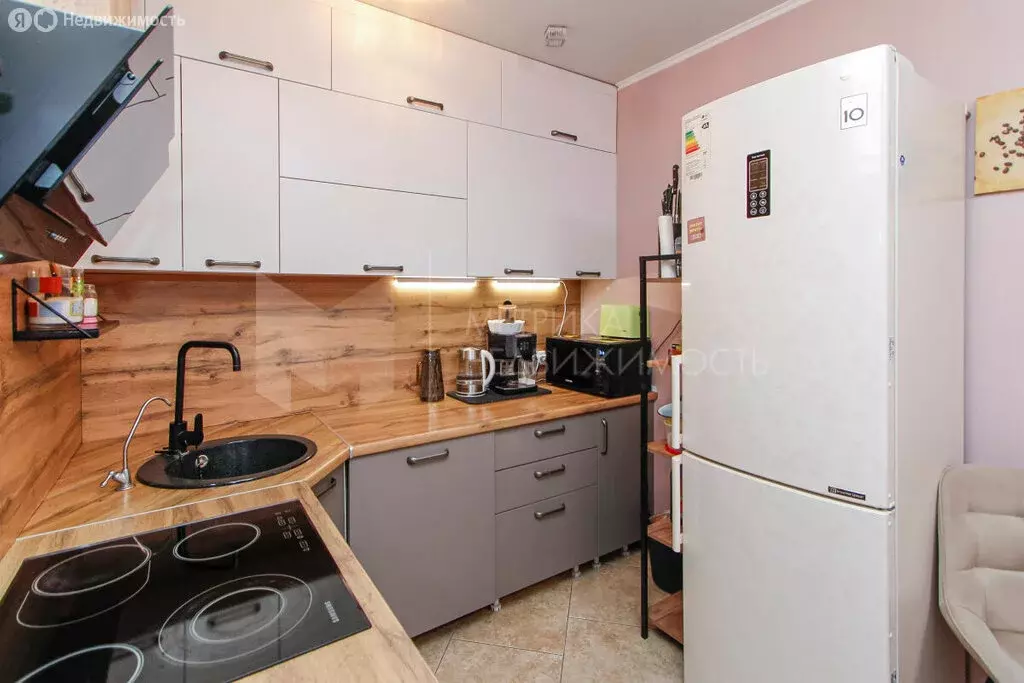 2-комнатная квартира: Тюмень, улица Академика Сахарова, 48 (65.9 м) - Фото 2