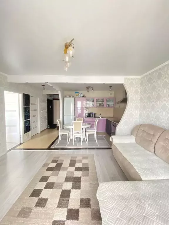 3-к кв. Омская область, Омск ул. Ватутина, 33 (70.0 м) - Фото 0