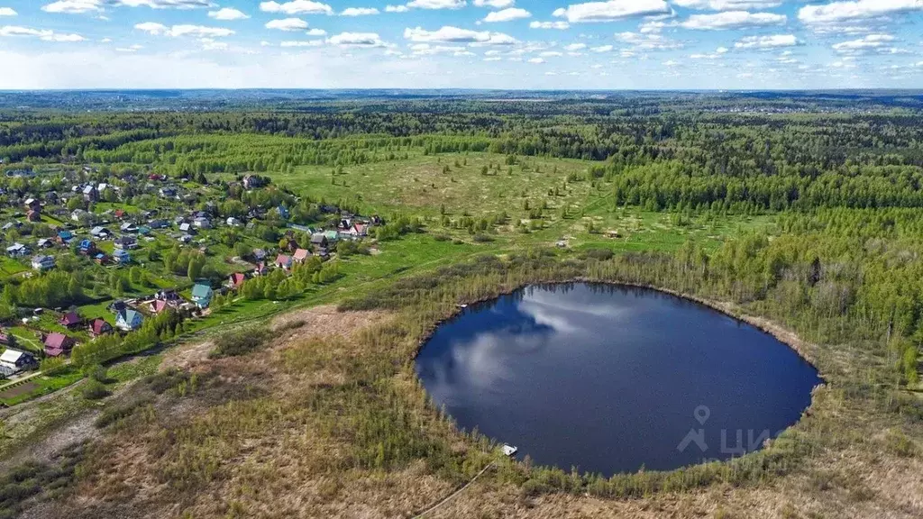 Участок в Московская область, Дмитровский городской округ, Дом у озера ... - Фото 0