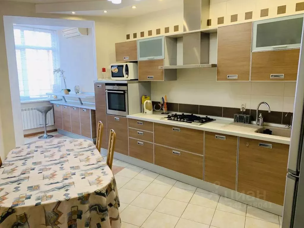 4-к кв. Татарстан, Казань ул. Зои Космодемьянской, 1 (150.0 м) - Фото 0