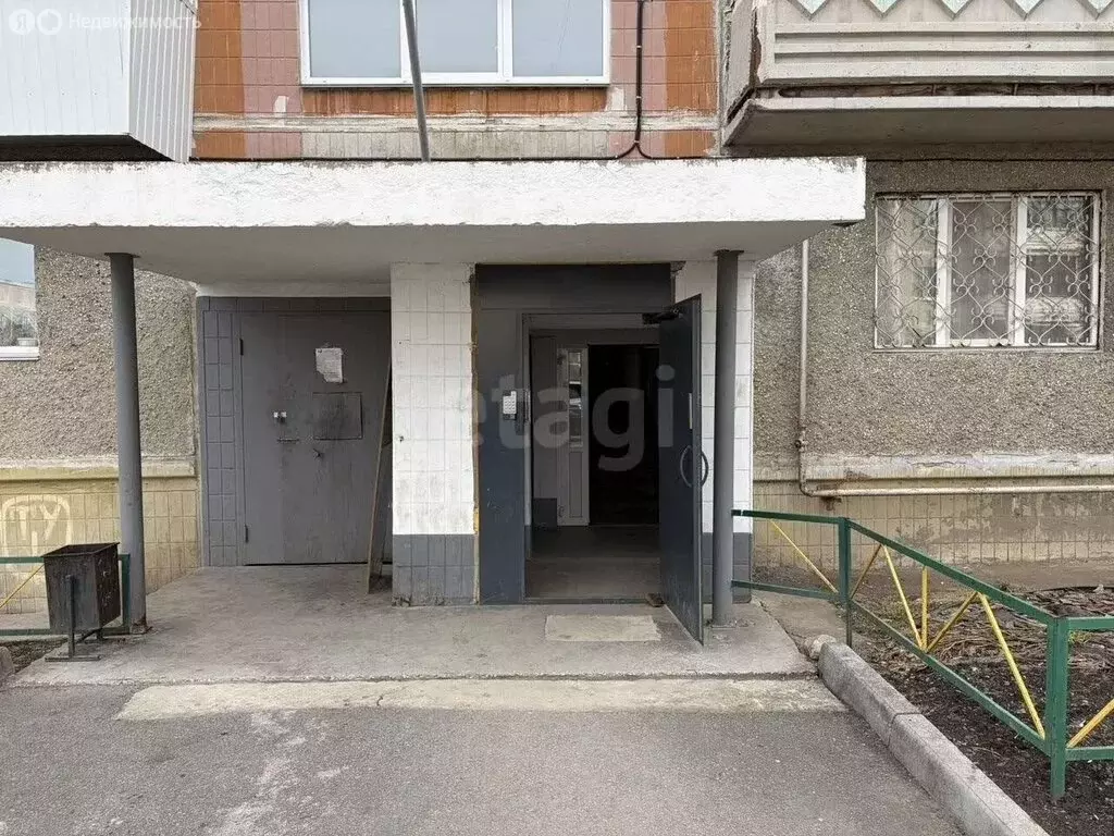 1-комнатная квартира: Миасс, улица Нахимова, 20 (40 м) - Фото 2
