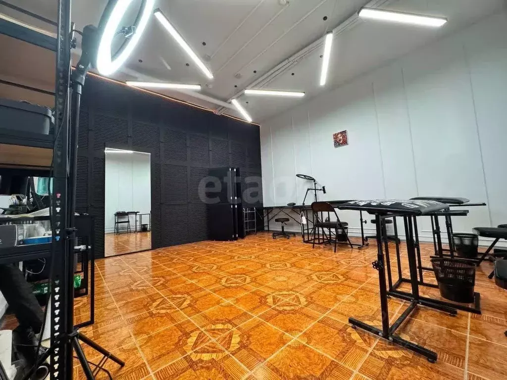 Помещение свободного назначения в Тюменская область, Тюмень ул. ... - Фото 1