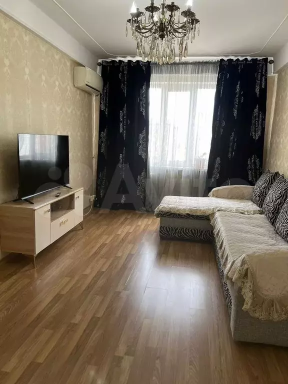 1-к. квартира, 42 м, 9/10 эт. - Фото 0