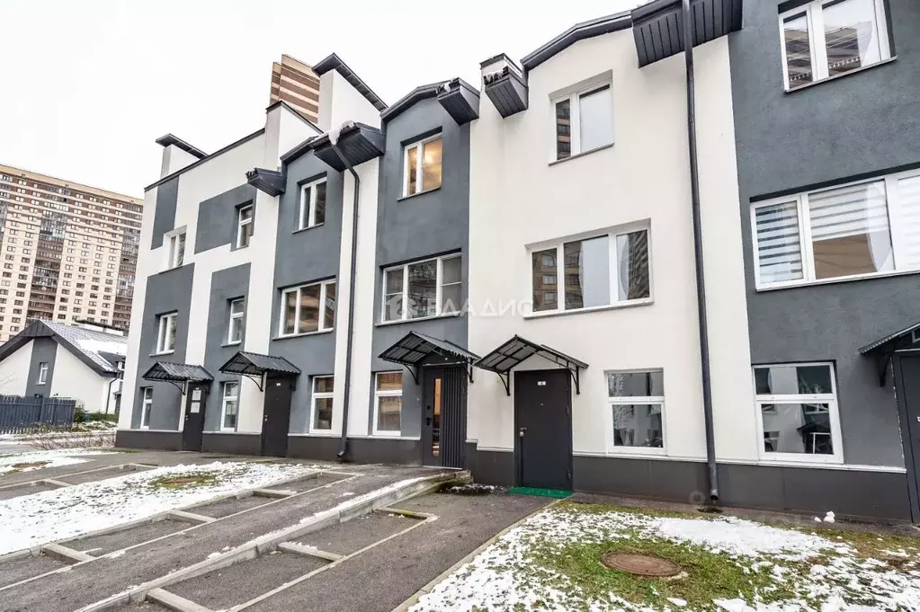 3-к кв. Ленинградская область, Мурино Всеволожский район, Садовая ул., ... - Фото 1