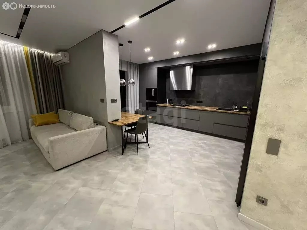 3-комнатная квартира: Калининград, Елизаветинская улица, 3 (82.6 м) - Фото 0