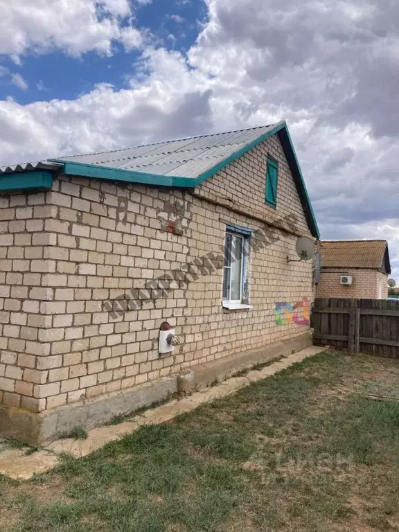 Дом в Калмыкия, Октябрьский район, пос. Хошеут Центральная ул., 21 (88 ... - Фото 2