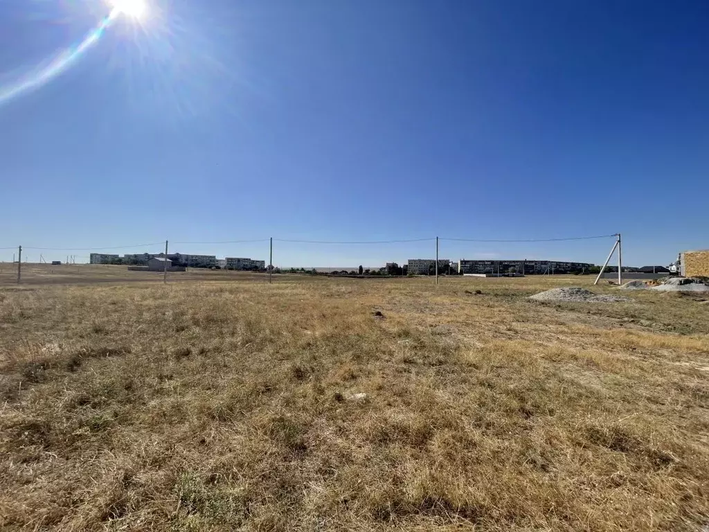 Участок в Крым, Евпатория городской округ, Новоозерное пгт ул. ... - Фото 1