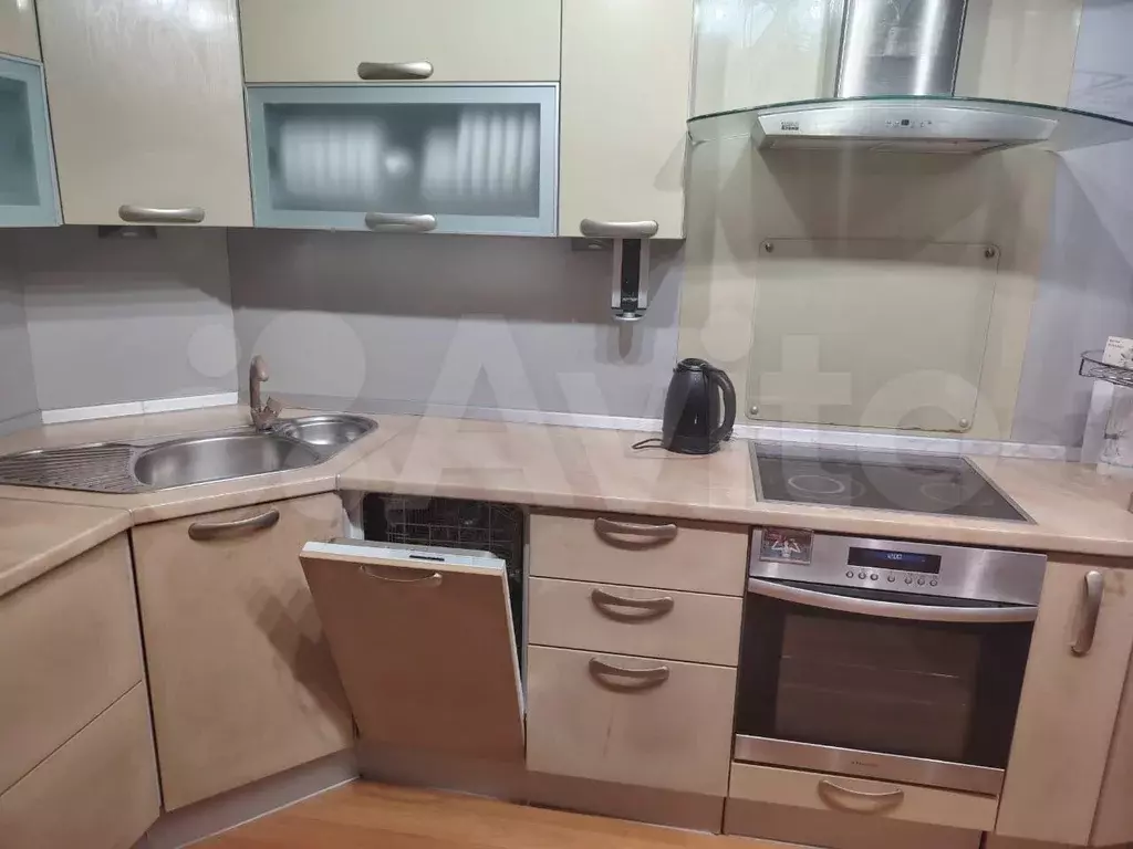 3-к. квартира, 104 м, 3/9 эт. - Фото 0