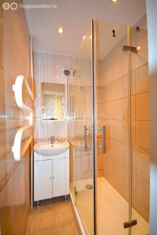 3-комнатная квартира: Тюмень, улица Рационализаторов, 19 (56.4 м) - Фото 1