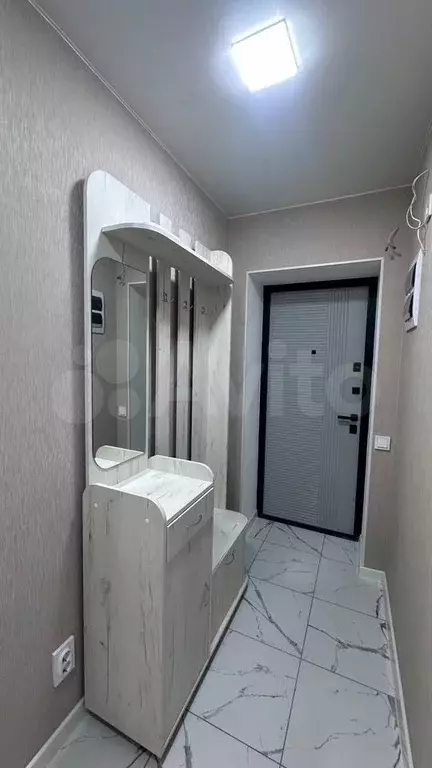 1-к. квартира, 35 м, 4/7 эт. - Фото 0