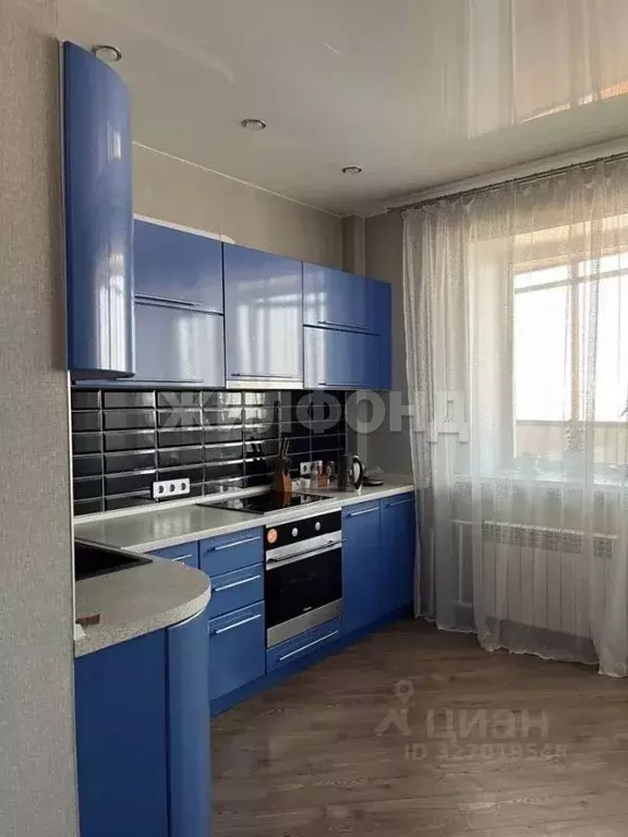 2-к кв. Хакасия, Абакан ул. Стофато, 12А (86.3 м) - Фото 1