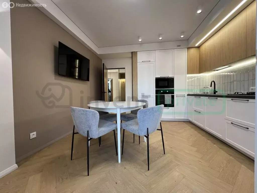 2-комнатная квартира: Калининград, Мирная улица, 1 (62 м) - Фото 1