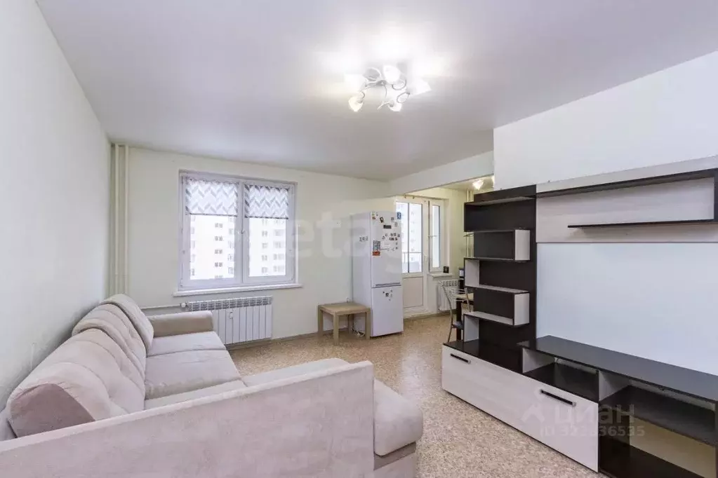 Студия Тюменская область, Тюмень Антипино мкр, ул. Беловежская, 15 ... - Фото 1