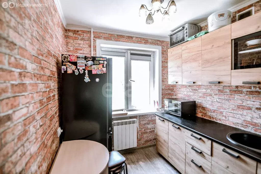 3-комнатная квартира: Южно-Сахалинск, улица Ленина, 489А (46.6 м) - Фото 1