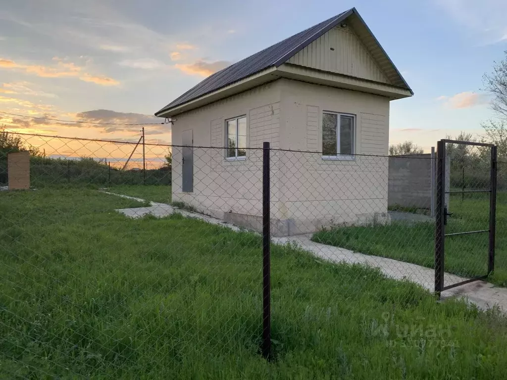 Дом в Саратовская область, Энгельсский район, Красноярское ... - Фото 1