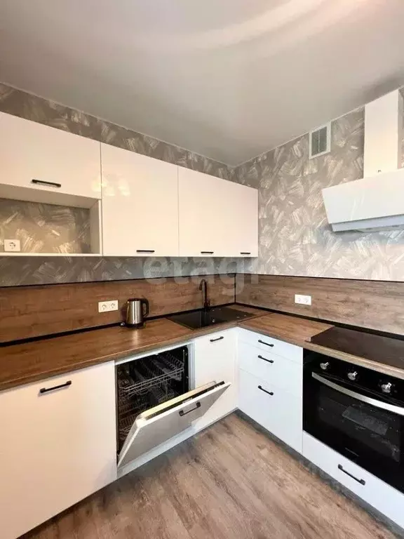2-к кв. Татарстан, Казань ул. Вишневского, 57А (60.0 м) - Фото 0