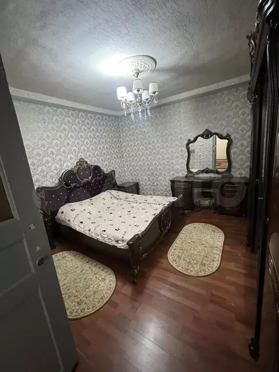 Комната 60 м в 2-к., 1/1 эт. - Фото 0