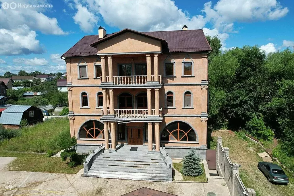 Дом в село Петрово-Дальнее, коттеджный посёлок Петрово-Дальнее (645 м) - Фото 1