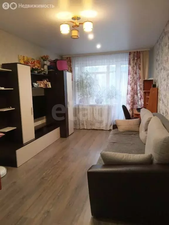 3-комнатная квартира: Сарапул, улица Калинина, 14 (57 м) - Фото 0
