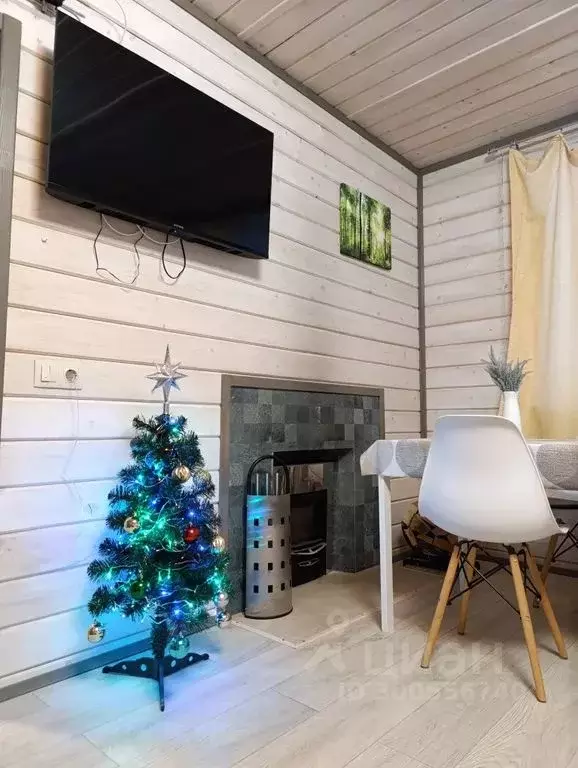 Дом в Карелия, Лахденпохский муниципальный округ, пос. Сорола ул. ... - Фото 1