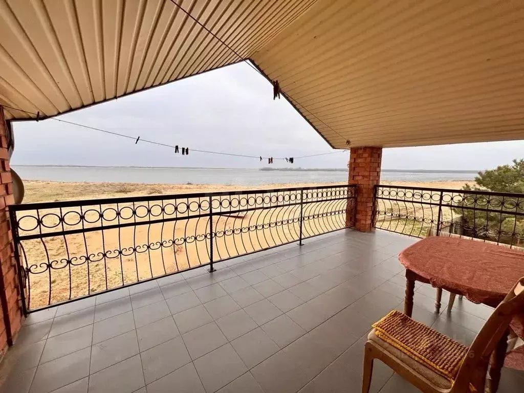 Дом в Астраханская область, Наримановский район, с. Барановка ... - Фото 1