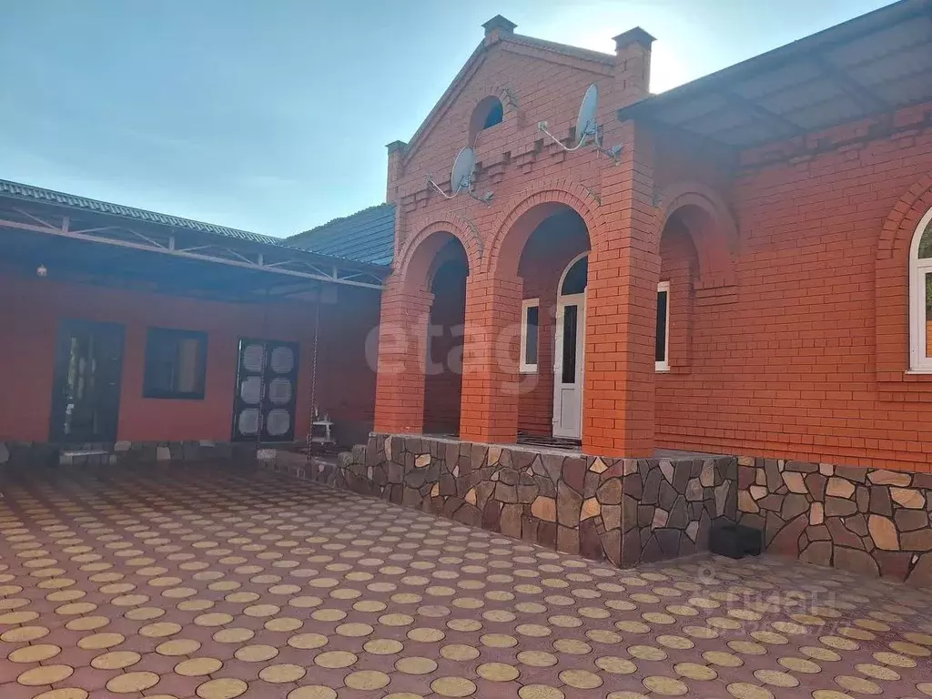 Дом в Ингушетия, Назрань Гамурзиевский административный округ, ул. ... - Фото 1