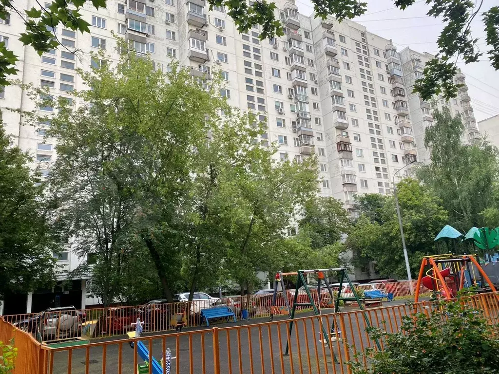 Комната 17,8 м в 3-к., 1/16 эт. - Фото 0
