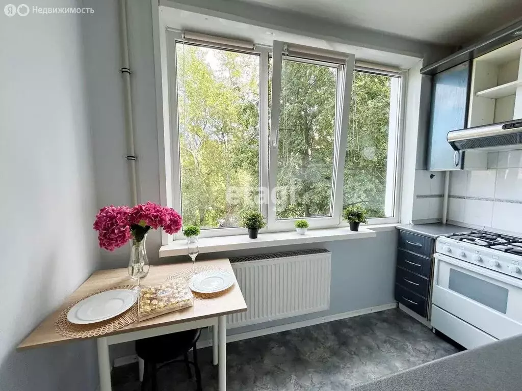 3-комнатная квартира: Санкт-Петербург, Белградская улица, 32 (52 м) - Фото 0