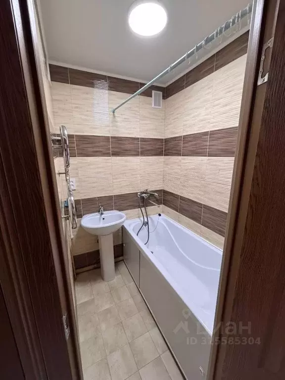 2-к кв. Крым, Симферополь пер. Молодых Подпольщиков, 7/10 (45.0 м) - Фото 1