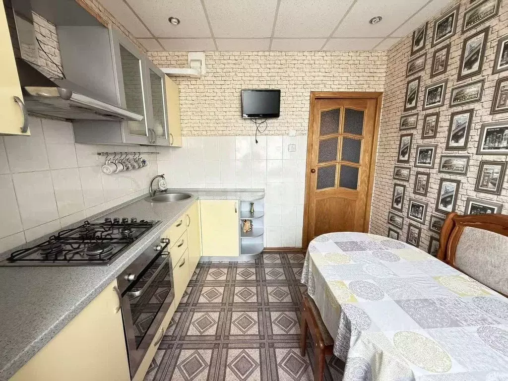 3-к кв. Белгородская область, Старый Оскол ул. Свердлова, 25 (63.1 м) - Фото 1