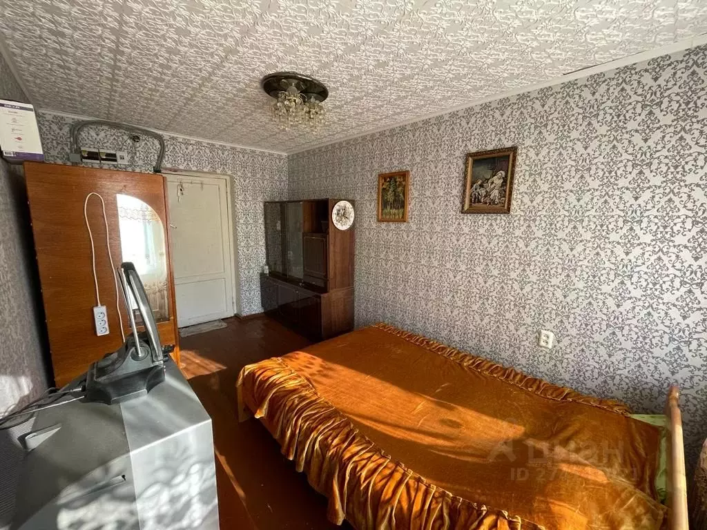 Комната Ленинградская область, Луга Нарвская ул., 16 - Фото 1