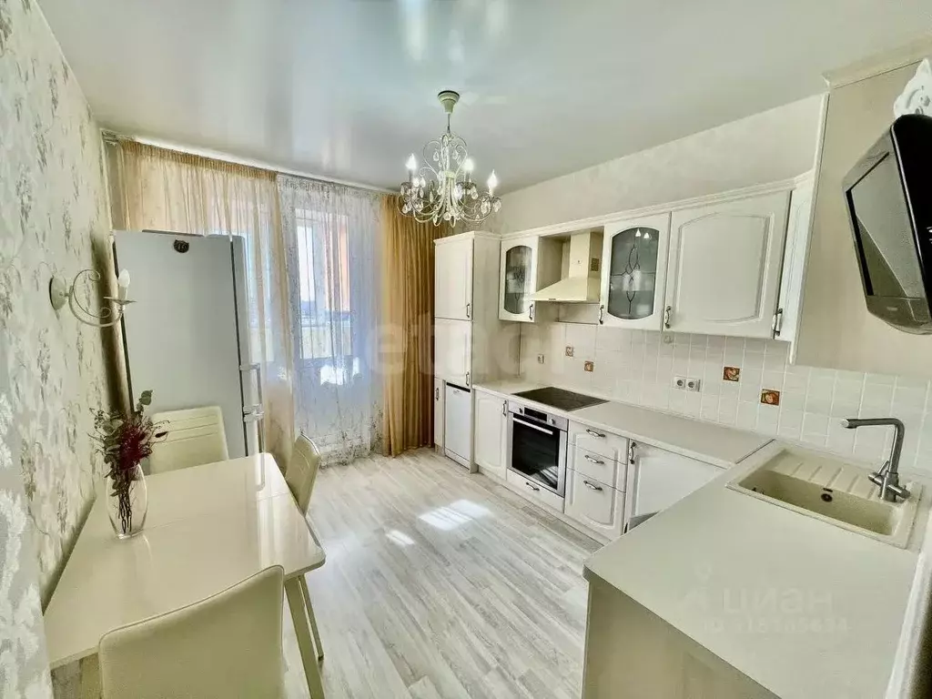 2-к кв. Татарстан, Казань ул. Аделя Кутуя, 110Б (68.4 м) - Фото 0