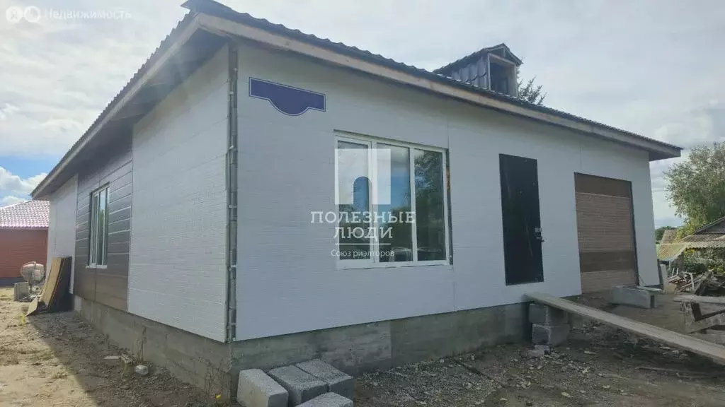 Дом в село Чигири, Центральная улица (120 м) - Фото 1
