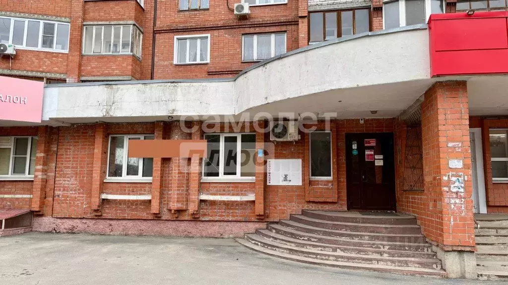 Торговая площадь в Марий Эл, Йошкар-Ола Ленинский просп., 12 (160 м) - Фото 1