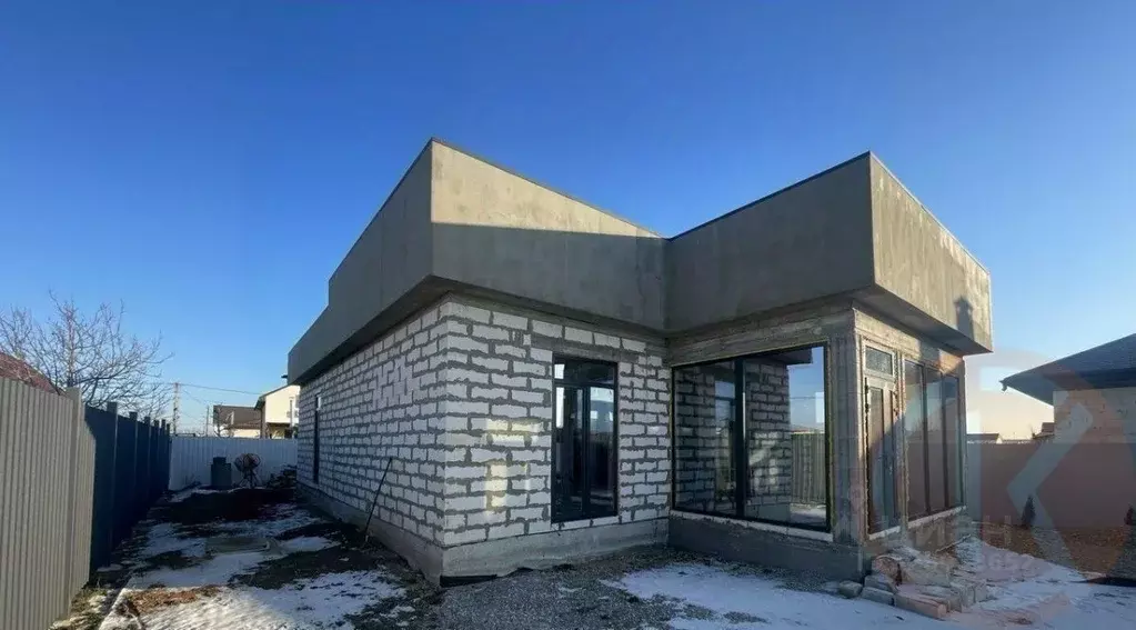 Дом в Крым, Сакский район, с. Уютное, Прибой СПК ул. Каштановая, 36 ... - Фото 1